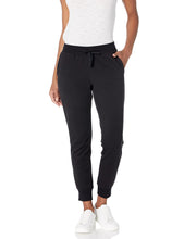 Carica l'immagine nel visualizzatore di Gallery, Amazon Essentials Pantaloni da Jogging in Pile con Risvolto (Disponibili in Taglie Forti) Donna, Nero, M