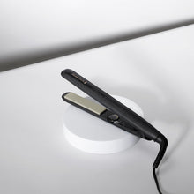 Carica l'immagine nel visualizzatore di Gallery, Remington Piastra per capelli Ceramic Straight - 4 Protezioni - Rivestimento antistatico in tormalina ceramica, Distribu