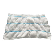 Carica l'immagine nel visualizzatore di Gallery, Chicco Slip Monouso Dopo Parto in rete elasticizzata, Mutandine Assorbenti Post Parto, Assorbenza Rapida, Biancheria morbida indicata in caso di punti di sutura, taglia unica,confezione da 4 pz