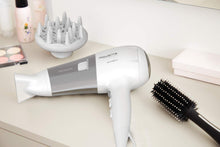 Carica l'immagine nel visualizzatore di Gallery, Rowenta CV5930 Powerline Asciugacapelli con Booster Ionico, Phon per Capelli 2100W, Tecnologia Effiwatts, Thermo Control, 1 Diffusore e 1 Concentratore, 6 Combinazioni di Velocità/Temperatura