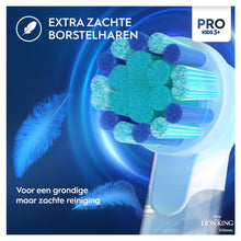 Carica l'immagine nel visualizzatore di Gallery, Oral-B Pro Kids König der Löwen - Spazzolino elettrico per bambini dai 3 anni in su, con modalità Sensitiv+ per la cura 