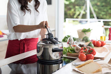 Carica l&#39;immagine nel visualizzatore di Gallery, Lagostina Irradial Control Lagoeasy&#39;UP Pentola a Pressione 5 L in Acciaio Inox 18/10 Ø 22 cm, Pentola Induzione e Gas, Coperchio con Apertura Facilitata, Fondo Irradial Plus Triplo Strato