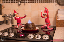 Carica l'immagine nel visualizzatore di Gallery, Toyland® Elves Behavin Badly - Set di 2-12 pollici Elfo Ragazza e Elfo Ragazzo Peluche con Gambe Lunghe, Corpo Morbido e Testa in Vinile - Novità Giocattoli Natalizi