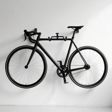 Carica l'immagine nel visualizzatore di Gallery, Supporto Bici da Muro Pieghevole, Parete Salvaspazio, Realizzato in Metallo Robusto, Regolabile in Angolazione e Distanz