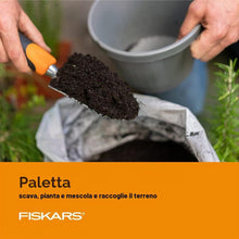 Carica l'immagine nel visualizzatore di Gallery, Fiskars Set di Attrezzi da Giardino, 3 Pezzi, con cazzuola Resistente alla ruggine, fioriera e coltivatore, Attrezzi da Giardino per piantare all'aperto, Set di Attrezzi ergonomici da Cortile, Regalo