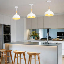 Carica l'immagine nel visualizzatore di Gallery, iDEGU Lampadario a Sospensione Retrò 24cm Lampada a Soffitto in Legna Metallo Moderna LED Lampada a Sospensione Stile Sc