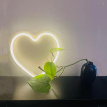 Carica l'immagine nel visualizzatore di Gallery, Segno del Heart Led 2 pezzi,Lampada al neon a forma di cuore d'amore di San Valentino alimentata a batteria per Matrimon