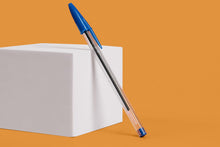 Carica l&#39;immagine nel visualizzatore di Gallery, BIC Penne Blu a Sfera, Cristal Original, Punta Media, 1 mm, Confezione 50 Penne, Fornitura per Cancelleria Scuola e Ufficio