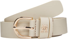Carica l'immagine nel visualizzatore di Gallery, Tommy Hilfiger Donna Cintura Essential Effortless 2,5 cm Cintura in Pelle, Beige (Sugarcane), 135 cm