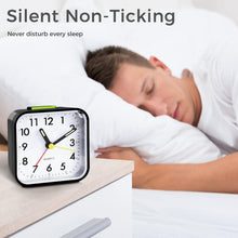 Carica l'immagine nel visualizzatore di Gallery, CNMTCCO sveglia da comodino, senza ticchettio, con luce, alimentata a batteria, allarme forte, funzione Snooze, funziona