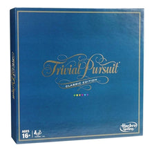 Carica l'immagine nel visualizzatore di Gallery, Hasbro Gaming Trivial Pursuit Classico, Gioco da Tavola per Famiglie da 2 a 6 Giocatori con 400 Carte, 1 Dado e 6 Diagra