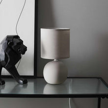 Carica l'immagine nel visualizzatore di Gallery, HOME DECO FACTORY Lampada da Tavolo Elegante H 25 cm Luce Soffusa Grigio