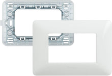 Carica l'immagine nel visualizzatore di Gallery, BTicino SAM4803BBN Kit-placca/Supporto matix 3P Bianco