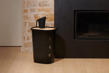 Carica l'immagine nel visualizzatore di Gallery, EDA - Pala per pellet Jura Montania XL 2,4 litri - per 1,5 kg di pellet - nero, 19,3 x 16,5 x 21,9 cm