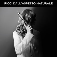 Carica l'immagine nel visualizzatore di Gallery, Rowenta x Karl Lagerfeld CF321L Ferro Arricciacapelli, 25 mm, Rivestimento Cheratina Lucente, Onde e Ricci Naturali, Tem