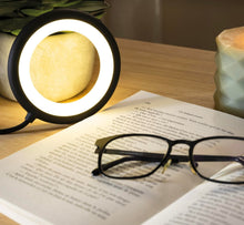 Carica l'immagine nel visualizzatore di Gallery, Lampada da Lettura Bily Verde Kaki, LED con 3 livelli di luminosità, Ultra leggera, Funziona senza batterie né pile, Ali