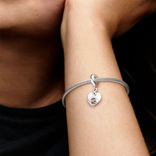 Carica l'immagine nel visualizzatore di Gallery, PANDORA Icons Pendente con scritta Friends e cuore con infinito in argento Sterling con zirconia cubica trasparente