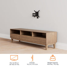 Carica l'immagine nel visualizzatore di Gallery, Amazon Basics, Supporto da Parete per TV Orientabile, Staffa Girevole e Inclinabile per TV o Monitor Piatti e Curvi da 1