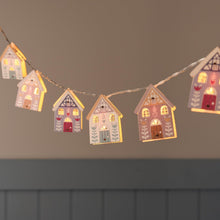 Carica l'immagine nel visualizzatore di Gallery, Lights4fun Catena luminosa con casetta in legno, 10 LED - 1,30 m