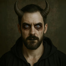 Carica l'immagine nel visualizzatore di Gallery, Funnylens Lenti a contatto colorate Lunatic Bianche Zombie Vampiro morbide comode da indossare e ideali per Halloween o Carnevale senza correzione 1 coppia
