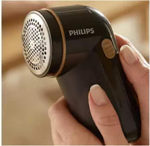 Carica l'immagine nel visualizzatore di Gallery, Philips Accessori Stiro Levapelucchi Alimentazione a Batteria, Contenitore Pelucchi Removibile, Spazzolina per la Pulizia, Schwarz/Gold