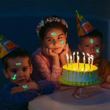 Carica l&#39;immagine nel visualizzatore di Gallery, Tatuaggi per Bambini 400 Tatuaggi Luminosi per Bambini, Tatuaggi Bambini che si Illuminano al Buio, Tatuaggi Temporanei Fluo Party, Gadget Compleanno Bambini, Regalini Fine Festa Compleanno Bambini