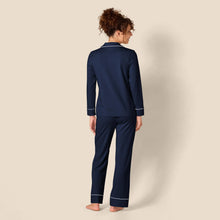 Carica l'immagine nel visualizzatore di Gallery, Amazon Essentials Camicia a Maniche Lunghe in Modal di Cotone e Pigiama a Tutta Lunghezza Donna, Blu Marino, M