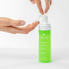 Carica l'immagine nel visualizzatore di Gallery, Rilastil Acnestil Mousse Detergente, Formula Delicata, Pelli con Tendenza Acneica, Confezione da 150ml