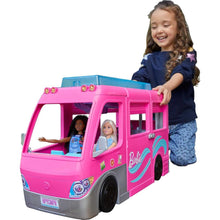 Carica l&#39;immagine nel visualizzatore di Gallery, Barbie-Camper dei Sogni Playset con Veicolo, con Ruote, Piscina, Scivolo, 7 Aree Gioco e Oltre 60 Accessori da Campeggio, Giocattolo per Bambini 3+ Anni, HCD46