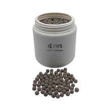 Carica l'immagine nel visualizzatore di Gallery, EWS® 1 KG Sfere Alcaline per Neutralizzatore di Condensa Acida per Caldaie a Condensazione | Regola il pH | Protegge le 