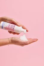 Carica l'immagine nel visualizzatore di Gallery, Lycia, Mousse Detergente Viso, Occhi e Labbra, Formula Delicata per Pelli Sensibili con Acido Ialuronico ed Estratto di 