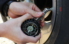 Carica l&#39;immagine nel visualizzatore di Gallery, Manometro Pressione Gomme,ATsafepro Manometro pneumatici 4 bar 60psi certificato ANSI B40.1 preciso con ampio quadrante luminoso 2&quot; Manometro meccanico professionale per moto, auto, camion