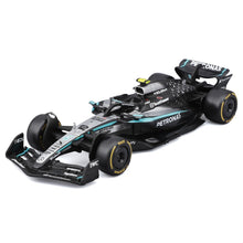 Carica l'immagine nel visualizzatore di Gallery, Bburago - F1 Mercedes-AMG W16 2025#12 Antonelli, Auto diecast a Scala 1:43 con dettagli autentici, replica F1 Mercedes, 
