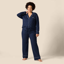 Carica l'immagine nel visualizzatore di Gallery, Amazon Essentials Camicia a Maniche Lunghe in Modal di Cotone e Pigiama a Tutta Lunghezza Donna, Blu Marino, M
