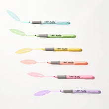 Carica l'immagine nel visualizzatore di Gallery, BIC Intensity, Highlighter Grip, Evidenziatori Pastello Colorati, Tecnologia Anti-Essicazione e Punta a Scalpello, 4 Unità, Cancelleria Scuola