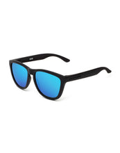 Carica l'immagine nel visualizzatore di Gallery, Hawkers ONE POLARIZED, Occhiali da sole Unisex - Adulto, Nero Carbone/Blu Polarizzato, Taglia unica