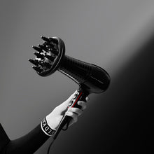 Carica l'immagine nel visualizzatore di Gallery, Rowenta x Karl Lagerfeld CV591L Powerline Asciugacapelli, 2300 W, Boost di Ioni, Impostazione Thermo Control per Proteggere i Capelli, 6 Impostazioni di Velocità/Temperatura