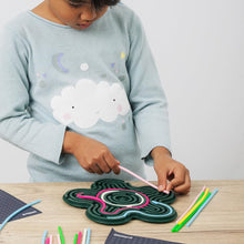 Carica l'immagine nel visualizzatore di Gallery, Miniland - Giocattolo sensoriale in silicone per neonati Flexhetti, con strisce flessibili per stimolare il gioco creati