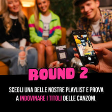 Carica l'immagine nel visualizzatore di Gallery, ATM Gaming PLAY HIT - Gioco da Tavolo Musicale - Blind Test, Karaoke e Quiz per Feste - 2 a 10 Giocatori - Divertente, Dinamico e a Squadre - Perfetto per Serate, Famiglie e Amici - Italiano