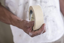 Carica l'immagine nel visualizzatore di Gallery, Scotch Nastro Coprente Classico, Promo Pack - 3 Rotoli da 36 mm x 50 m, Per Pittura e Decorazione Interna, 70% PEFC