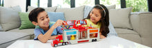 Carica l&#39;immagine nel visualizzatore di Gallery, Mattel Disney e Pixar Cars, Mack Officina Cambia Colore con cabina di guida rimovibile, playset con truck e macchinina trasformabili, Saetta McQueen e accessori cambia colore, HPD82