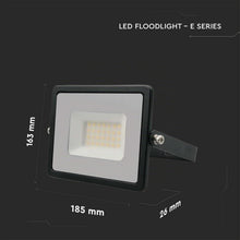 Carica l'immagine nel visualizzatore di Gallery, V-TAC Faro LED da Esterno 30W Nero - [Chip Samsung - Alte Perfomance, Bassi Consumi] - 2510 Lumen - IP65 - Proiettore Fa