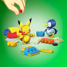 Carica l'immagine nel visualizzatore di Gallery, MEGA Pokémon - Calendario dell'Avvento, 24 sorprese natalizie a tema Pokémon da scoprire, include 2 Pokémon snodati da costruire, Pikachu e Piplup, giocattolo per bambini, 6+ anni, GYG99