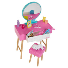 Carica l&#39;immagine nel visualizzatore di Gallery, Barbie - Set Camera da letto di Barbie, include una bambola in pigiama rosa e pantofole, un gattino, letto, specchiera e comodino, 20+ accessori a tema, giocattolo per bambini, 3+ anni, HPT55