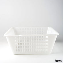 Carica l'immagine nel visualizzatore di Gallery, IPEA Cesta Forata in Plastica Rettangolare Multiuso - Made in Italy - 33 x 33 x 16 cm - Cesto per Bucato, Casa, Bagno, Biancheria - Bacinella con Fori - Contenitore Traforato - Vaschetta Bianca