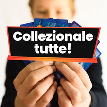 Carica l'immagine nel visualizzatore di Gallery, Set MEGA - 120 Carte Pokemon Originali Italiane senza Doppioni, include 6 Carte Luccicanti olo/reverse protette da busti