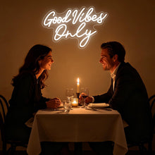 Carica l'immagine nel visualizzatore di Gallery, Segnale Neon Solo Buone Vibrazion, Segni Neon Buone Vibrazion Bianchi per Decorazione a Parete, Luce Neon LED per Decora