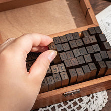 Carica l'immagine nel visualizzatore di Gallery, 70 Pezzi Timbri Alfabeto Gomma di Legno Lettere Francobolli Ambientale