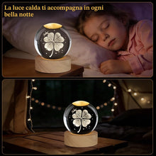 Carica l'immagine nel visualizzatore di Gallery, Sfera di Cristallo 3D, Sfera di Cristallo da 60 mm con Quadrifoglio Portafortuna, con Base in Legno, Inciso in 3D Luce N