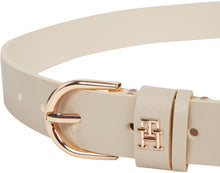 Carica l'immagine nel visualizzatore di Gallery, Tommy Hilfiger Donna Cintura Essential Effortless 2,5 cm Cintura in Pelle, Beige (Sugarcane), 90 cm